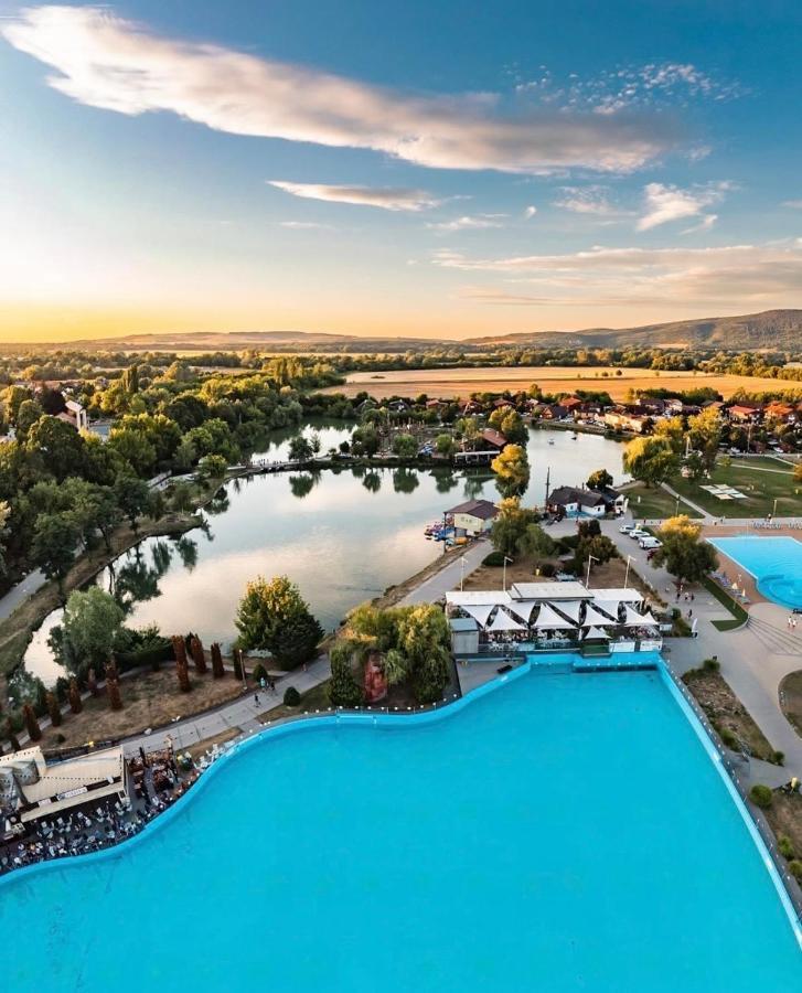 Apartments Zara Štúrovo Bagian luar foto