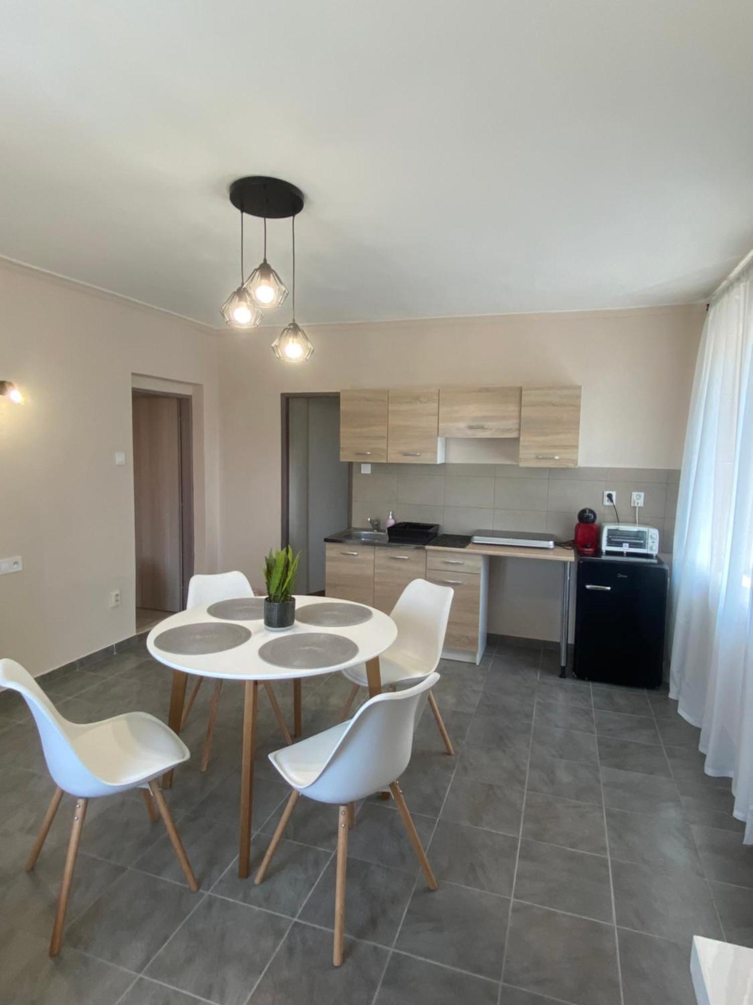 Apartments Zara Štúrovo Bagian luar foto
