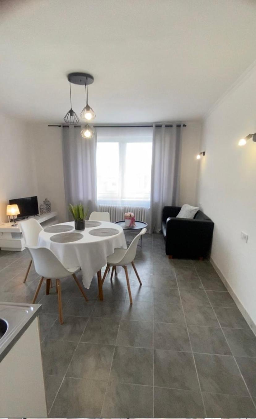 Apartments Zara Štúrovo Bagian luar foto