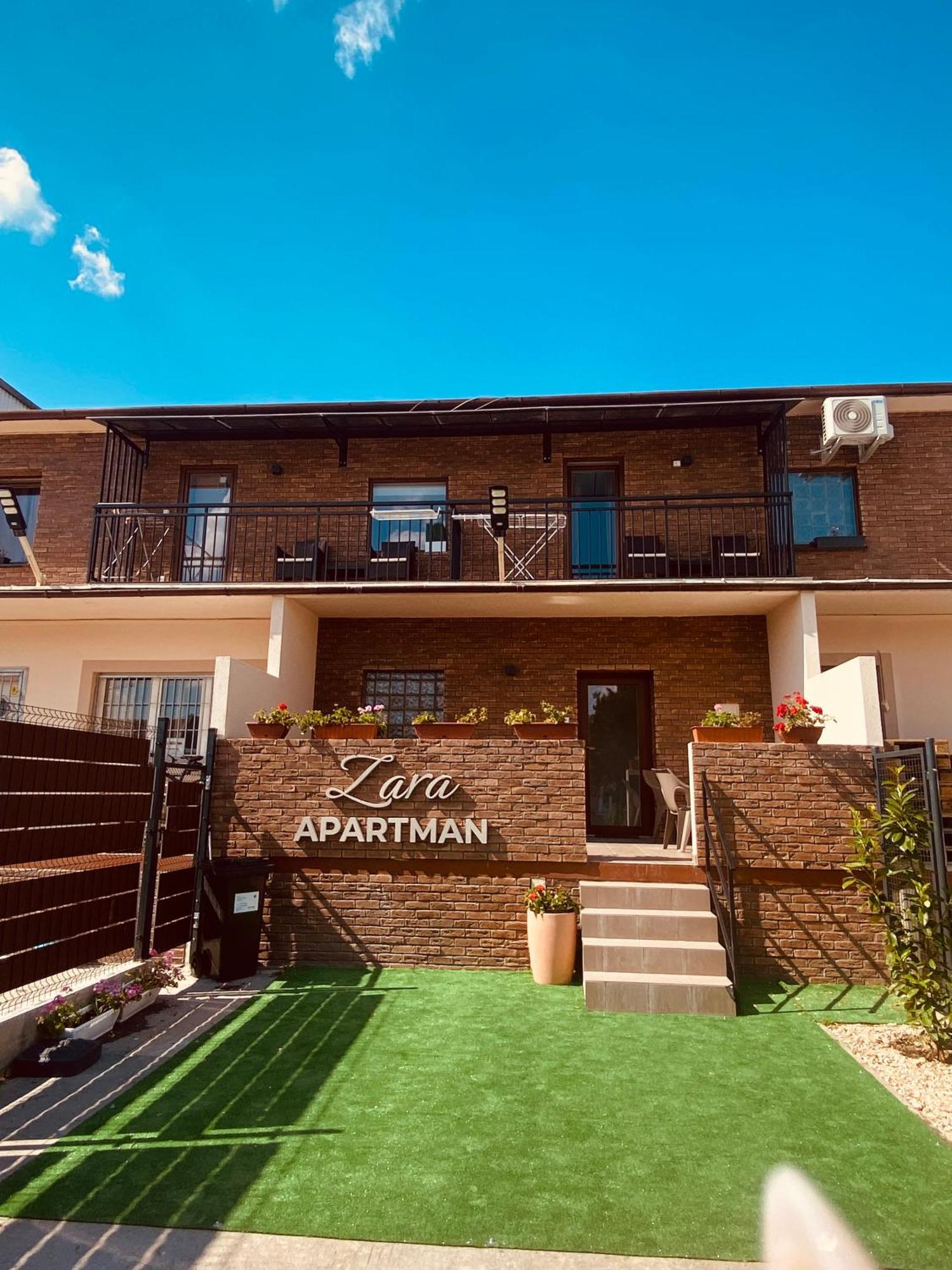 Apartments Zara Štúrovo Bagian luar foto