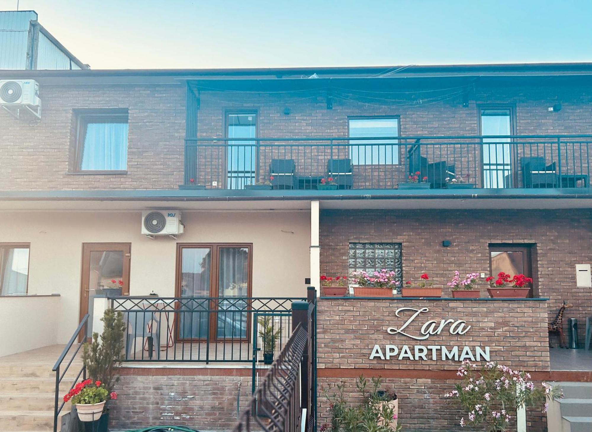 Apartments Zara Štúrovo Bagian luar foto