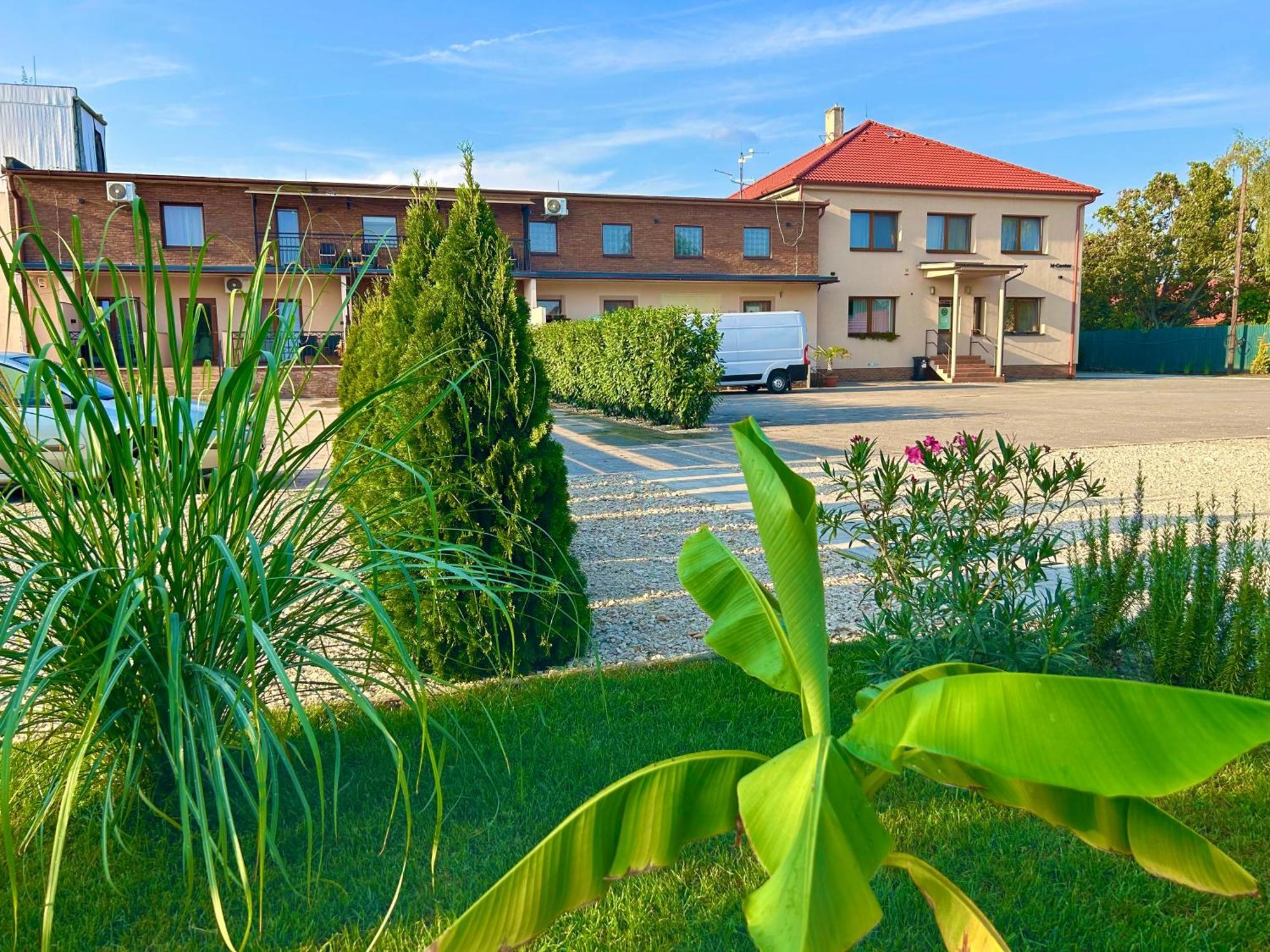 Apartments Zara Štúrovo Bagian luar foto